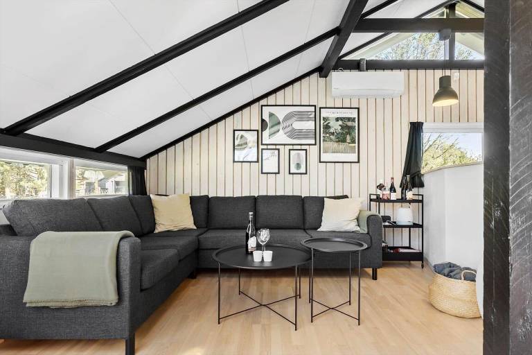 Fully equipped vacation home with barbecue & patio | Pets are welcome — photo 3