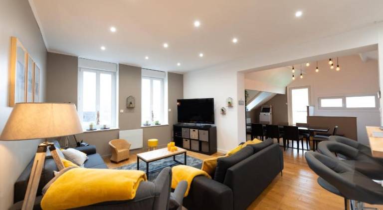 Vacation home with 4 rooms for 9 persons in Montreuil