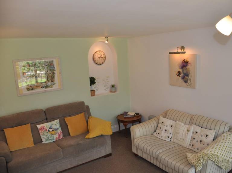Fully equipped vacation home with yard | Pets are welcome — photo 4