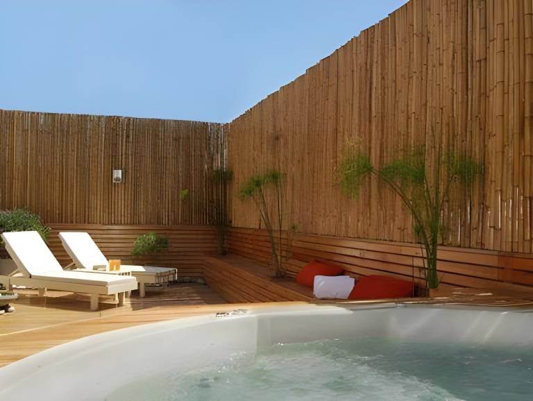 Serviced apartment with garden, patio & hot tub | Perfect for remote work — photo 3