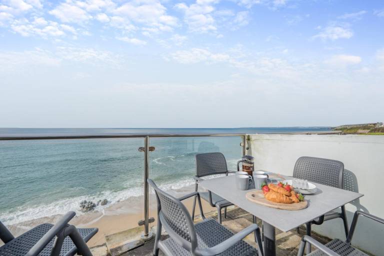 Cottage with barbeque & garden | Water view in Helston