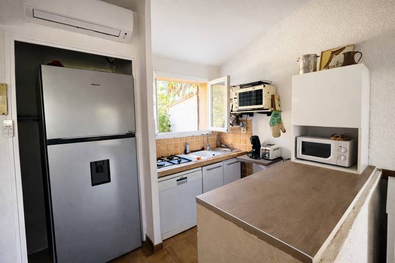 Child-friendly lovely villa with terrace & private pool | Garden view | Pets allowed — photo 4
