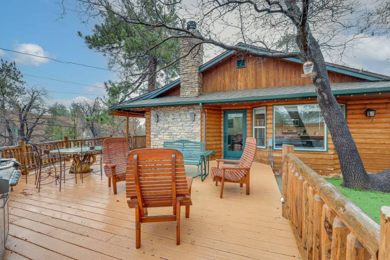 Hot Tub, 2 Mi to Big Bear Mtn: Family Ski Trip! — photo 3