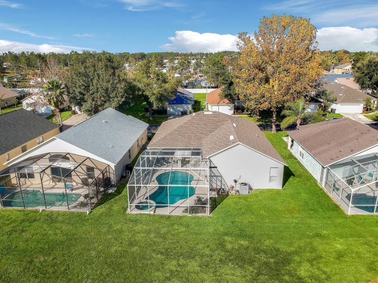Vacation home with garden & pool in Davenport, FL