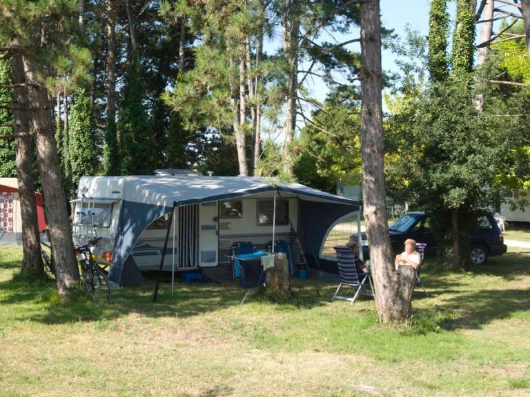 Lovely mobile home with patio & pool | Dogs allowed — photo 2