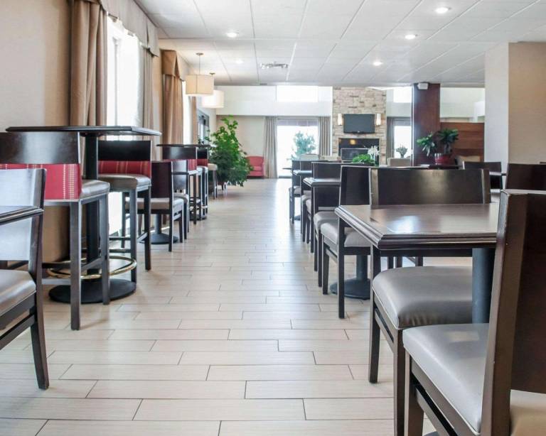 Comfort Suites Farmington — photo 4