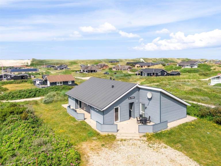 Nice vacation home with jacuzzi, sauna & BBQ | Close to the beach | Dogs allowed in Hvide Sande