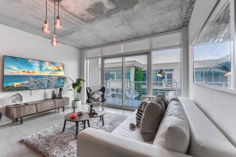 Lovely 2 2 Condo At Midtown Miami with pool