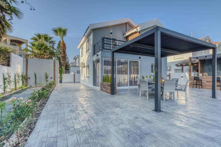 Cottage  Paralimni