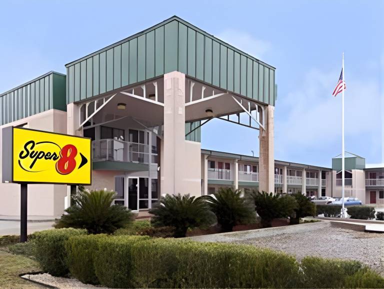 Super 8 by Wyndham Seguin in Seguin, TX