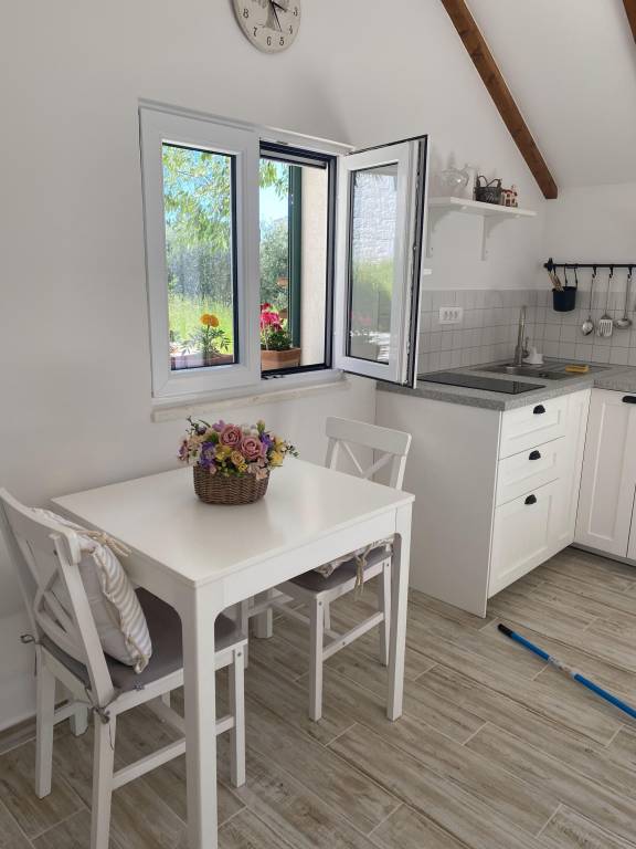 Vacation home with yard | Garden view — photo 4