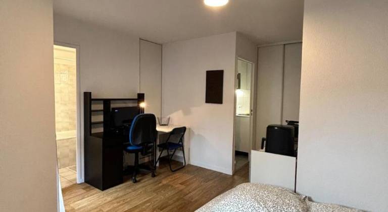 Apartment with patio in Toulouse