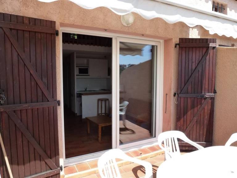 Fully equipped rental apartment with yard & barbeque | Panoramic view | Beach nearby | Pets allowed — photo 5