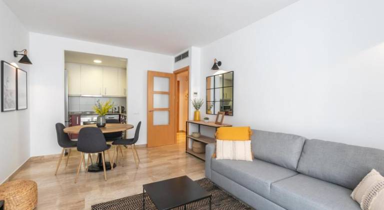 Rental apartment with patio | Next to Park Güell in San Ramon, CA