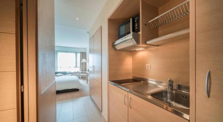 Serviced apartment with patio | Next to Parc des Bastions | Suitable for remote work — photo 3