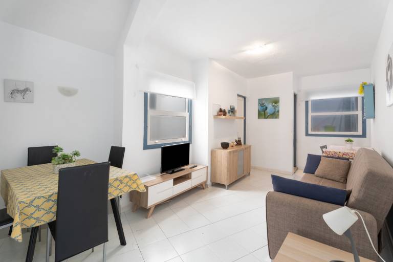 2-Bedroom Apartment on Los Cristianos Beach with Views of the Main Promenade — photo 4