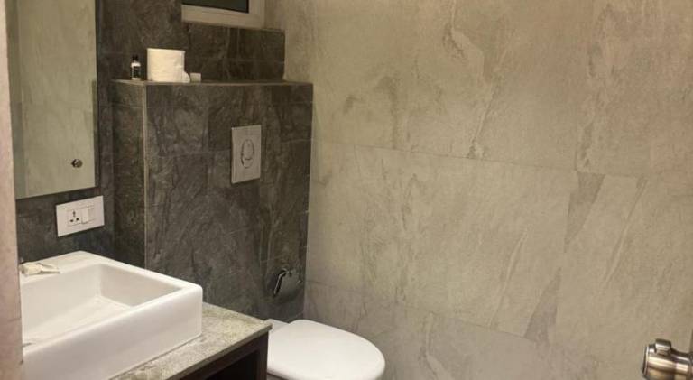 Hotel Luxury Resident Banjara hills city view with complimentary breakfast