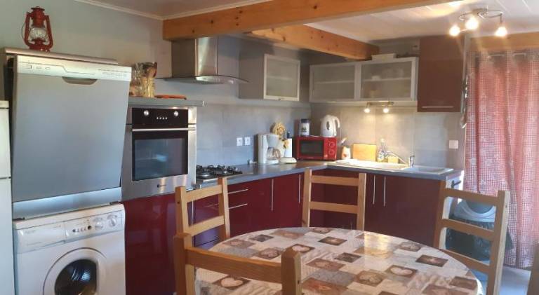 Chalet with patio, yard & barbecue | Next to the ski | Pets allowed — photo 3