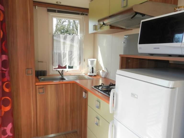 Beautiful mobile home with patio & heated pool | Pets allowed — photo 5