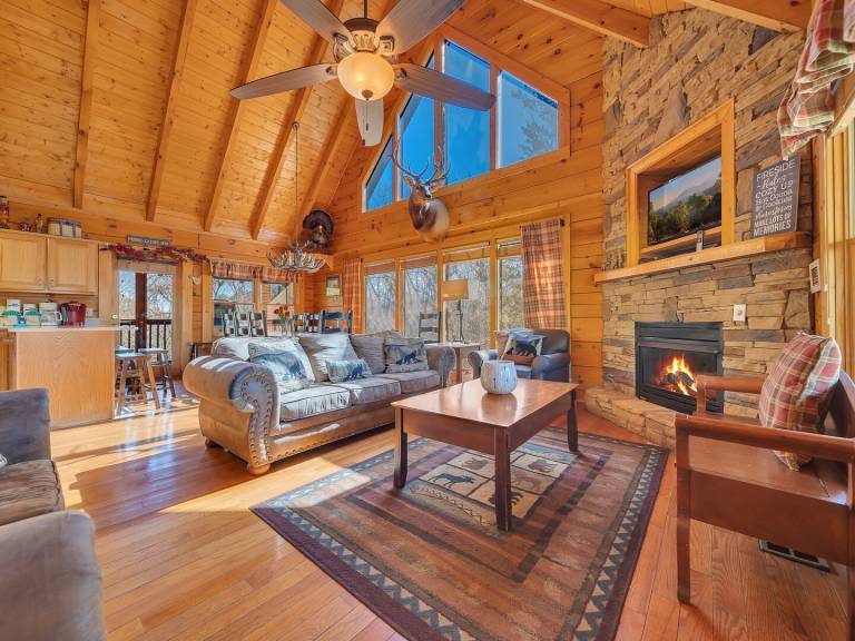 Cabin with private pool in Pigeon Forge, TN