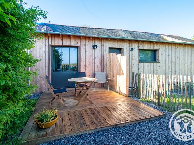Romantic Getaway: Modern Cottage Amid Loire Vineyards with Terrace, BBQ, and Nature Trails — photo 3