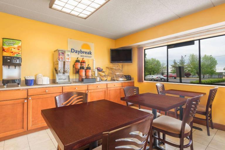 Days Inn by Wyndham Columbus Fairgrounds — photo 2
