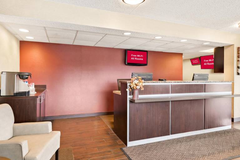 Red Roof Inn Allentown Airport — photo 4