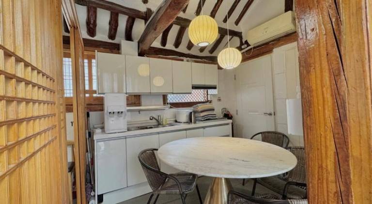 House with 4 rooms for 15 persons in Seoul