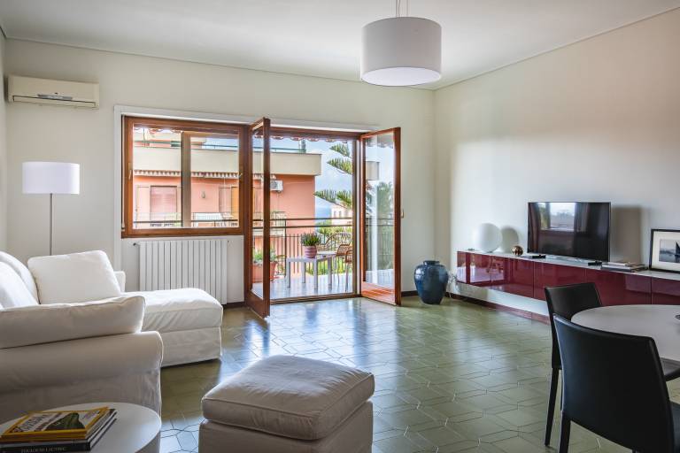 Fully equipped apartment with yard & terrace | Mountain view | Good for workation | Dogs allowed — photo 2