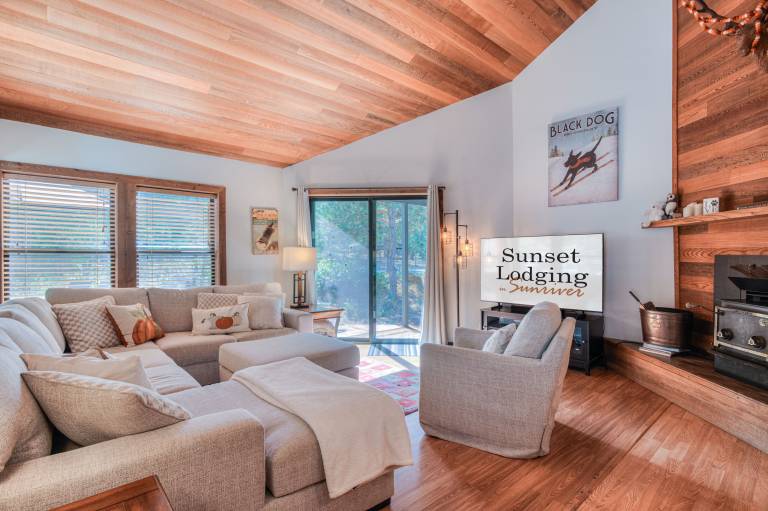 Family-oriented house with pool, fast internet & BBQ | Dogs allowed in Bend, OR