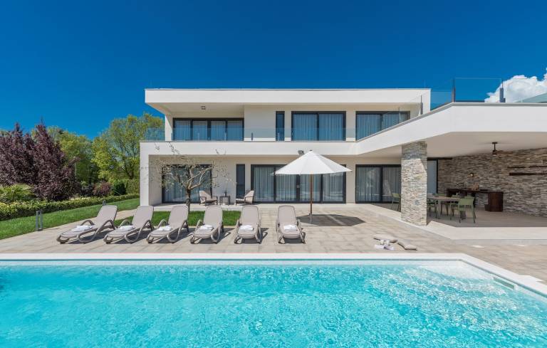 Fully equipped ample villa with sauna, terrace & private pool | Sea view | Pets allowed in Novigrad