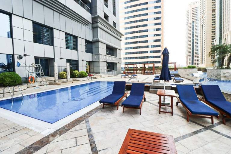 House with pool & hot tub — photo 4