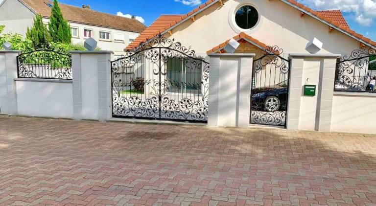 Holiday apartment with 1 room for 4 persons in Aulnay-sous-Bois