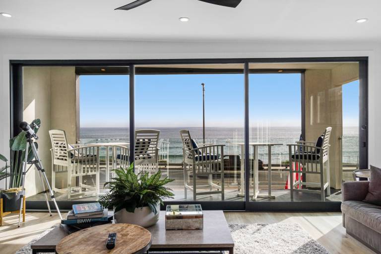 Carlsbad Beachfront Home W Hot tub — photo 5