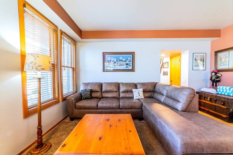 Condo with hot tub | Mountain view — photo 2