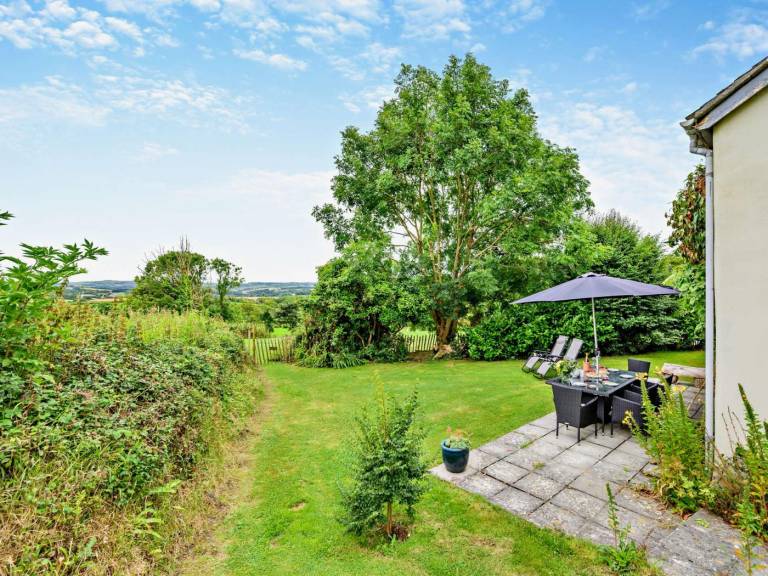 Cottage with BBQ & garden — photo 4