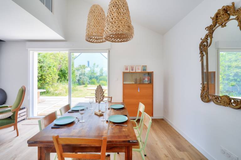Vacation home with BBQ, yard & patio — photo 3