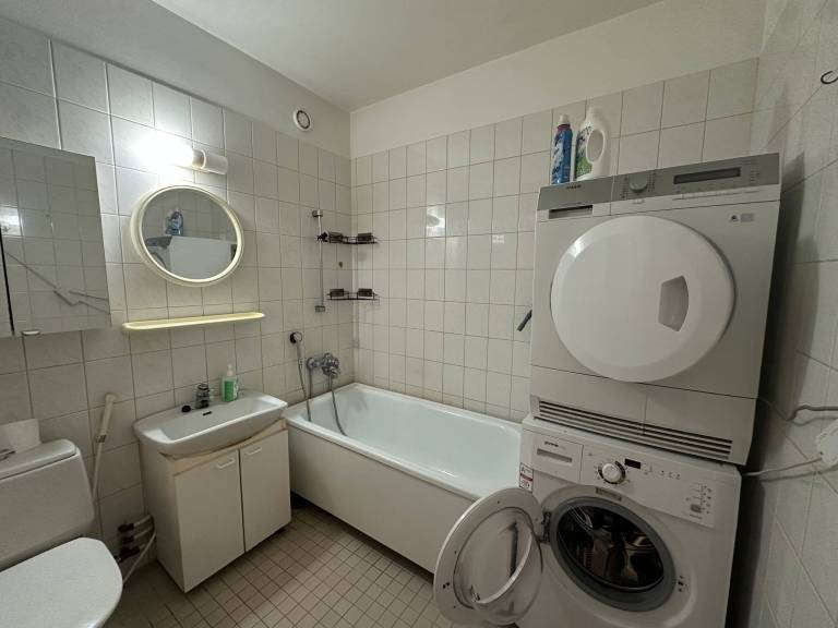 Rental apartment with hot tub | City view — photo 5
