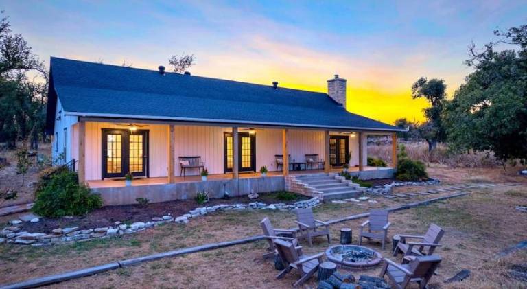 House | Pets are welcome in Fredericksburg, TX
