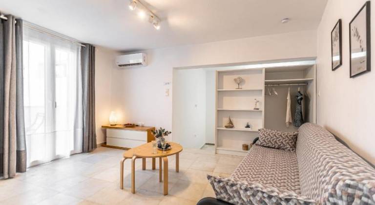 Rental apartment with patio | Next to the beach | Suitable for remote work | Dogs allowed in Naxos