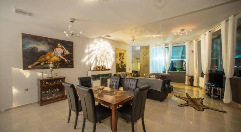 Lovely villa with patio, private pool & jacuzzi | Good for workation | Pets allowed — photo 4