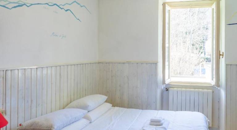 Rental apartment with 1 room for 4 persons in Lezzeno