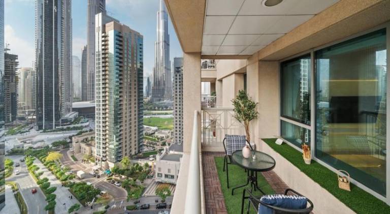 Fully equipped holiday apartment with pool, garden & barbeque | Near Burj Khalifa | Perfect for remote work | Pets allowed — photo 3