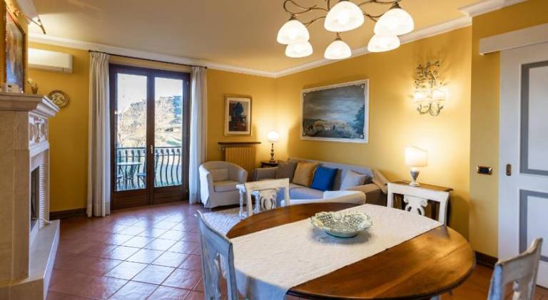 Rental apartment with barbecue, patio & yard in Orvieto