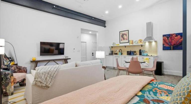 Rental apartment with pool — photo 2