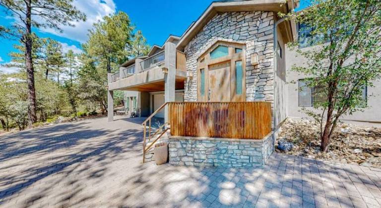 House with yard, patio & grill in Prescott, AZ