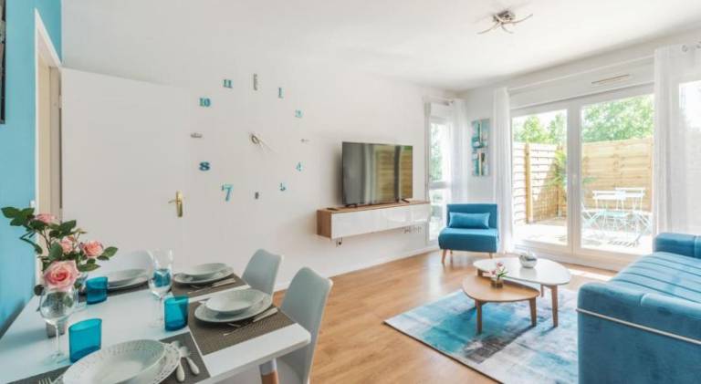 Holiday apartment with terrace & garden in Serris