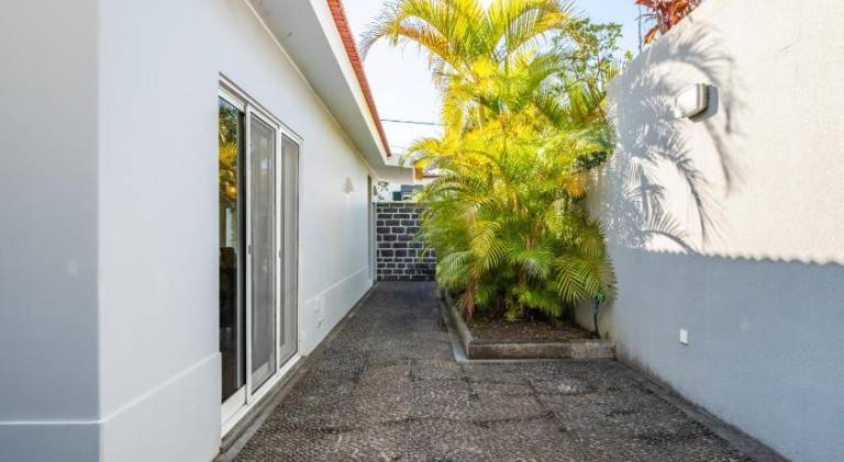Vacation home with patio & garden | Next to Farmers Market | Pets are welcome — photo 5