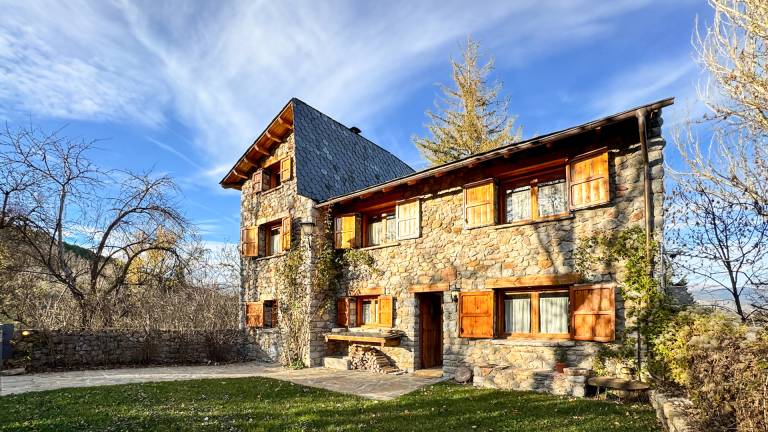 House with BBQ & garden | Mountain view in Lleida