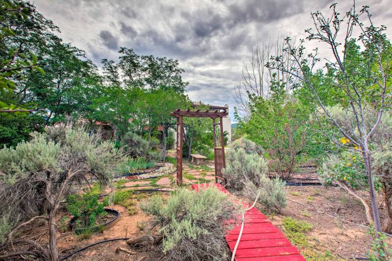 Private Retreat 17 Mi to Taos Ski Valley! — photo 3